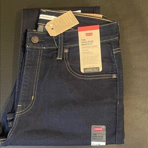 Levi's Dark Indigo Bootcut Jeans
Size 31x30
Brand new with tags
Fits size 10